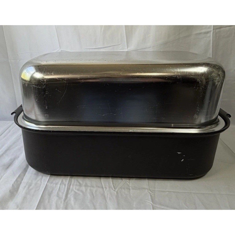 Vintage Miracle Maid Roaster/ Lid, Made In West Bend WI USA. 16.5 X 10 X 4.5"